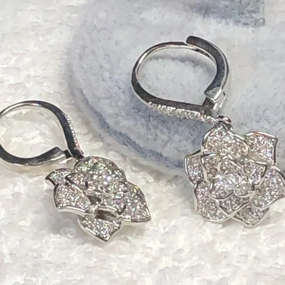 Elegant Silver Floral Earrings - Picture 2 of 8